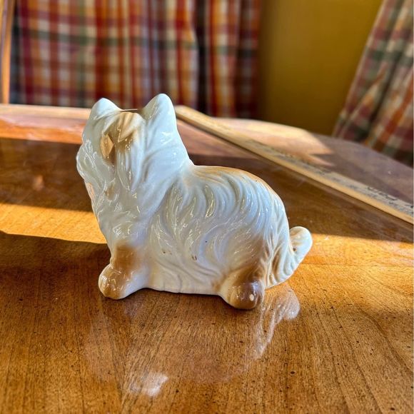 Vintage Kitten Cat Ceramic Figurine Blue Eyes home decor Kitschy Home Decor - Picture 3 of 5